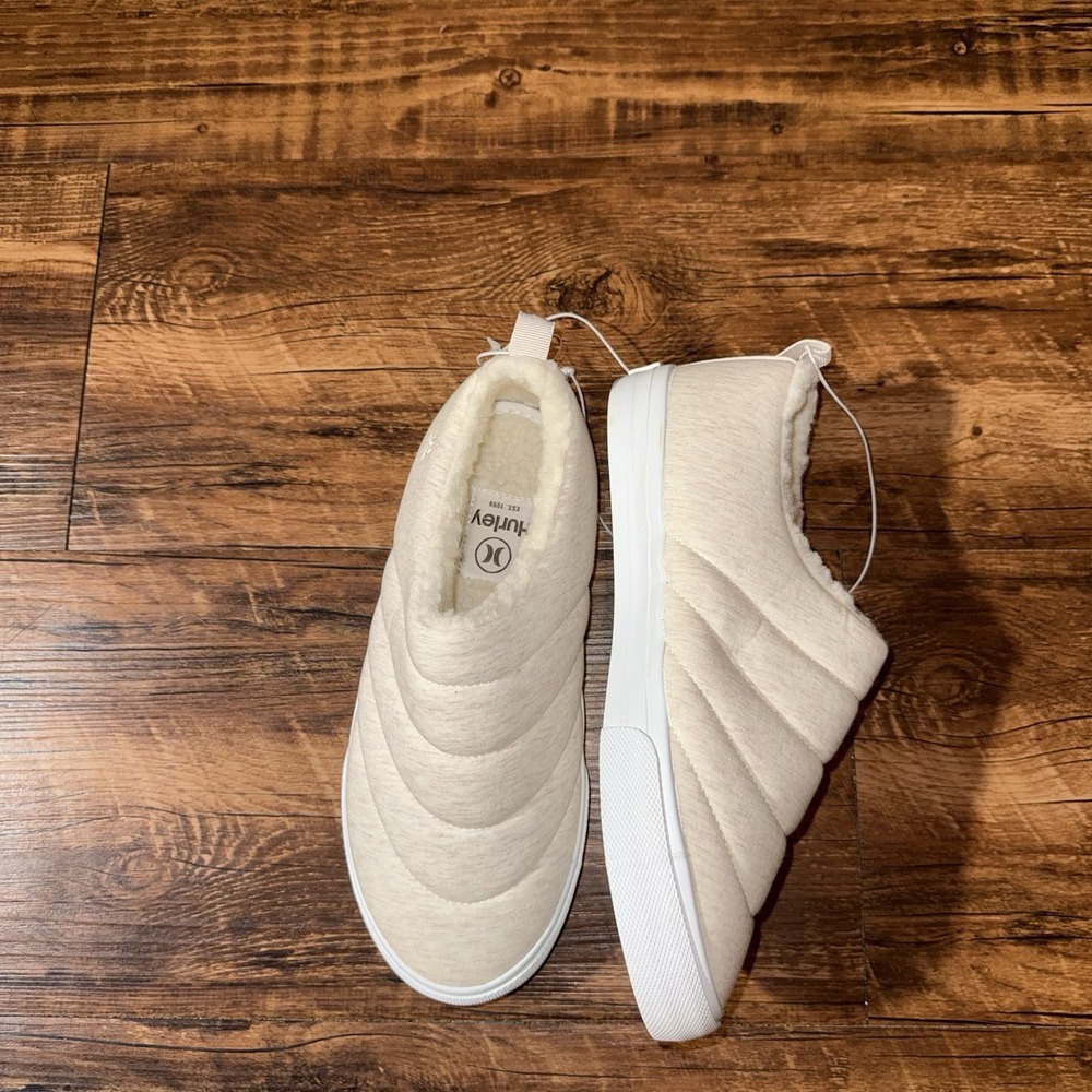 Hurley Cream Arlo Puff Slip On Sherpa Lined Sneakers Womens Size 7 NEW